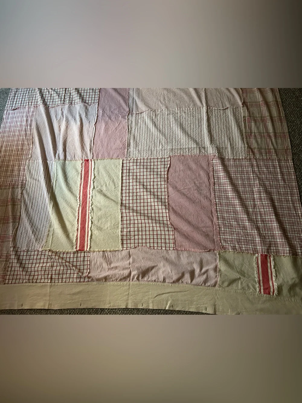 ShowerCurtain Patchwork Cotton Quilt. Red/Cream. Fringy edge front, smooth back.